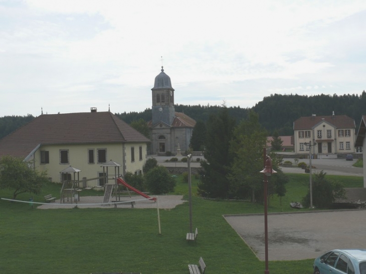 Vue de l'église de Prénovel