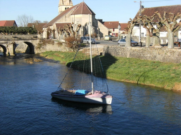 Bateau sur la seille - Ruffey-sur-Seille