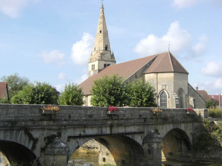 L'église et le pont - Ruffey-sur-Seille