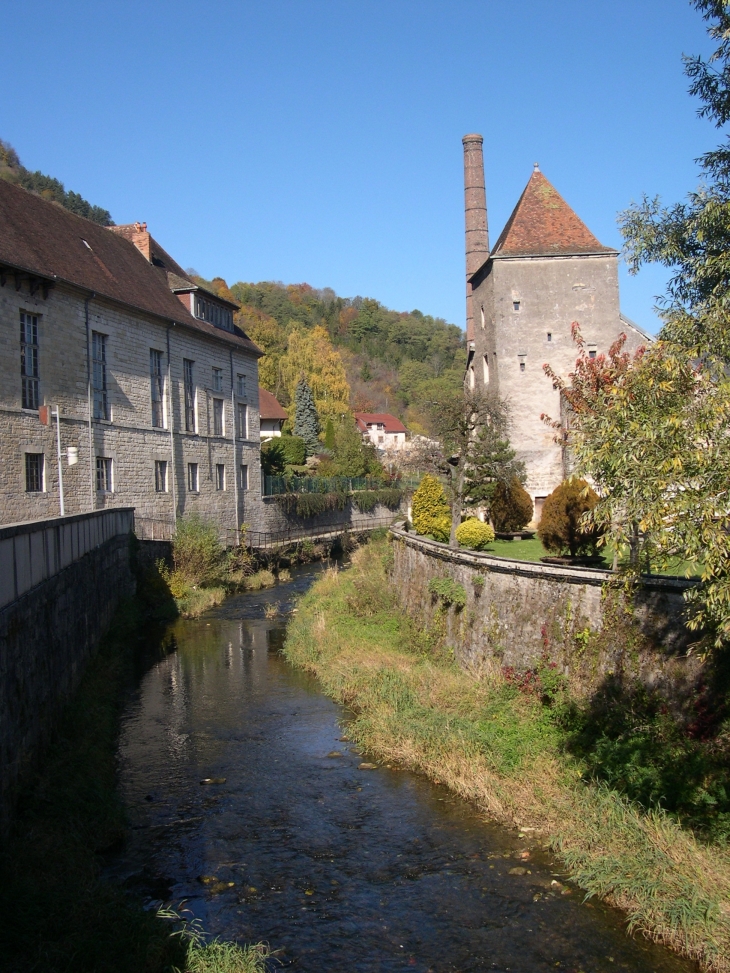 La Furieuse coule entre l'hôpital et les anciennes salines  - Salins-les-Bains