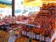 Epices, punch mais aussi fleurs, fruits et légumes frais sur le marché central... 