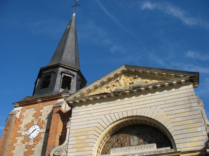 Le clocher et la façade - Acquigny