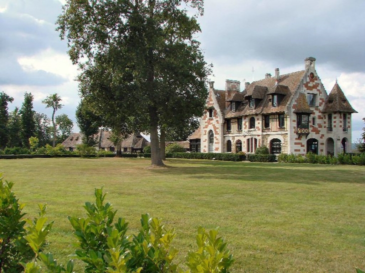 Andé - la maison Louis Renault