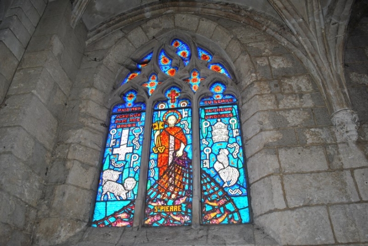 L'église Saint-Hélier et ses vitraux. - Beuzeville