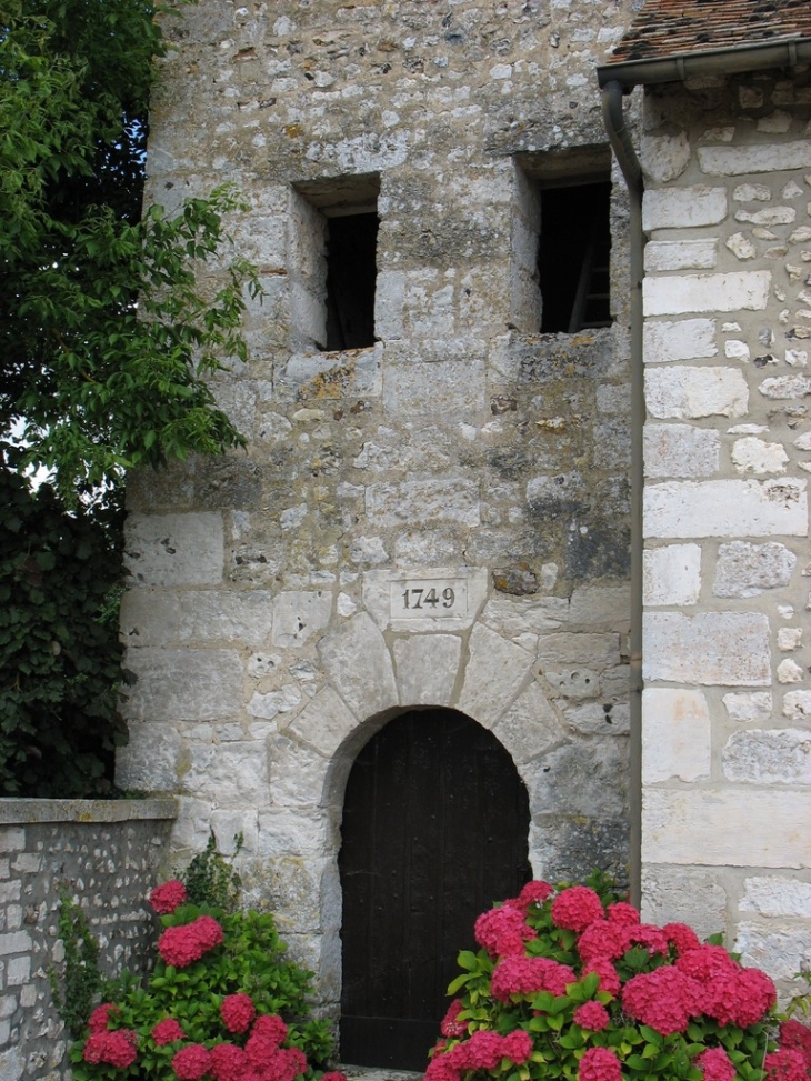 Porte du clocher daté de 1749 - Cailly-sur-Eure