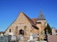 L'église Saint Martin. La façade de l'église est percée d'une porte en arc brisé encadrée de contreforts. Eglise du XIIIè siècle en partie reconstruite au XVIè siècle.