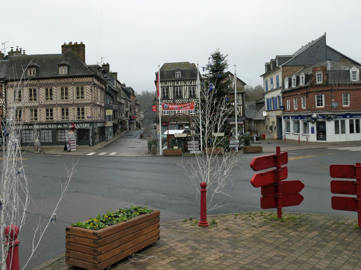 Carrefour toutes directions an centre du bourg - Cormeilles