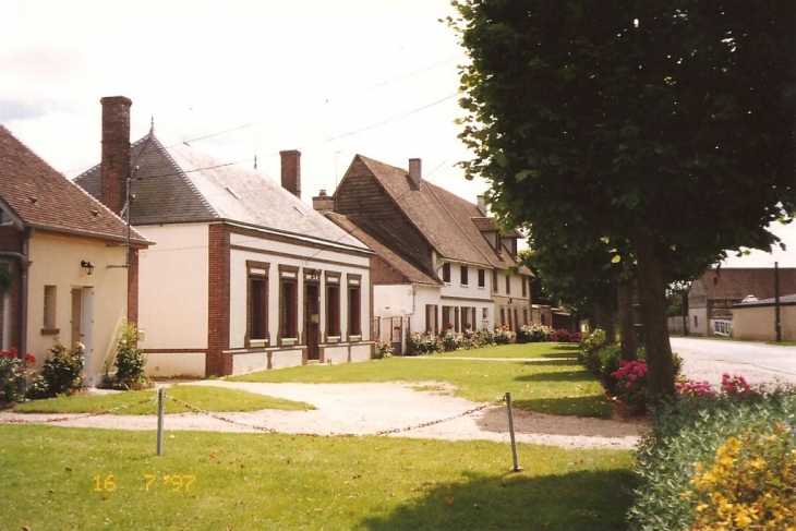 Maisons sur la rue grande - Coudres