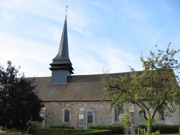 L'église Saint-Martin dans son écrin de verdure - Coudres