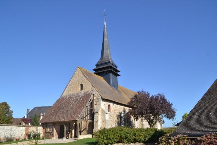 L'église de Coudres est l' ancienne église prieurale Saint Martin. Elle conserve un bas-relief roman, sans doute le plus remarquable de Normandie. 