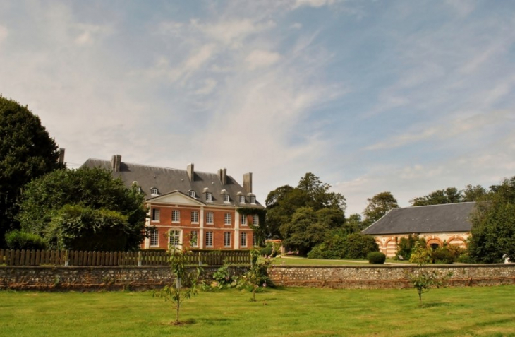 André Gide a habité et écrit dans ce château acquis  par la famille Rondeaux vers 1820. - Cuverville