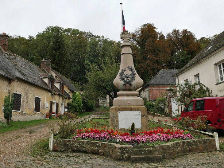 Le monument aux morts - Dangu