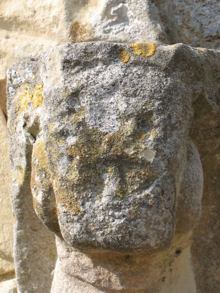 Détail de la Porte Romane - Fatouville-Grestain