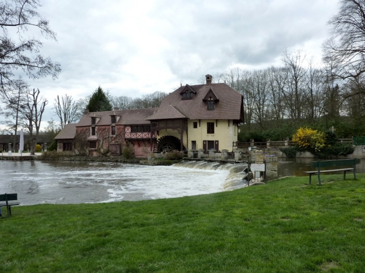 Fourges  -  le moulin à eau