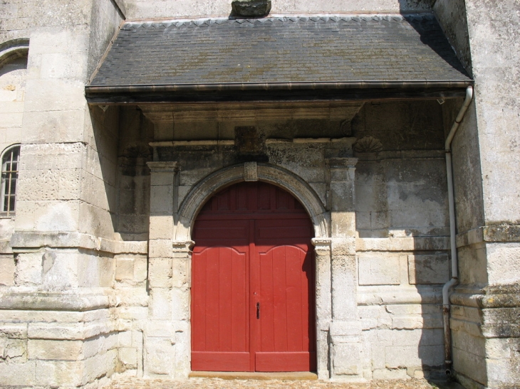 Le porche de l'église Notre-Dame - Goupillières