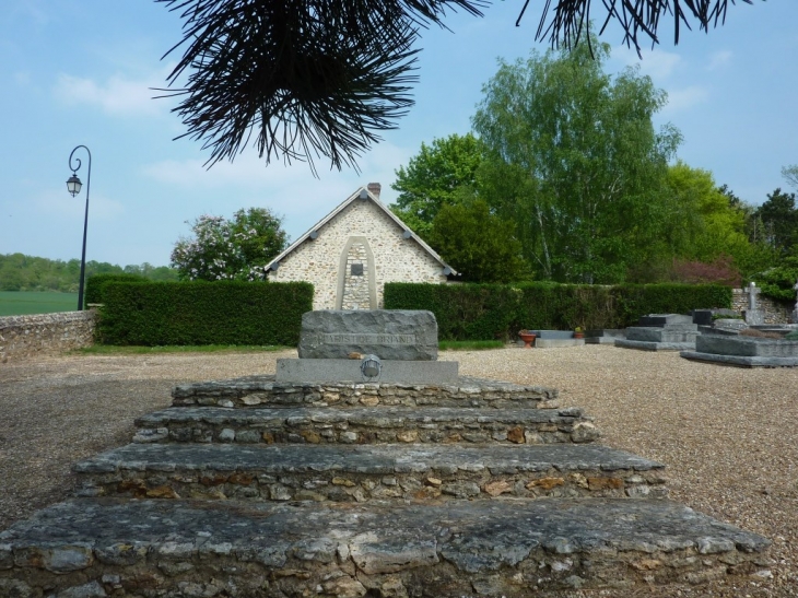 Houlbec-Cocherel  : église et cimetière