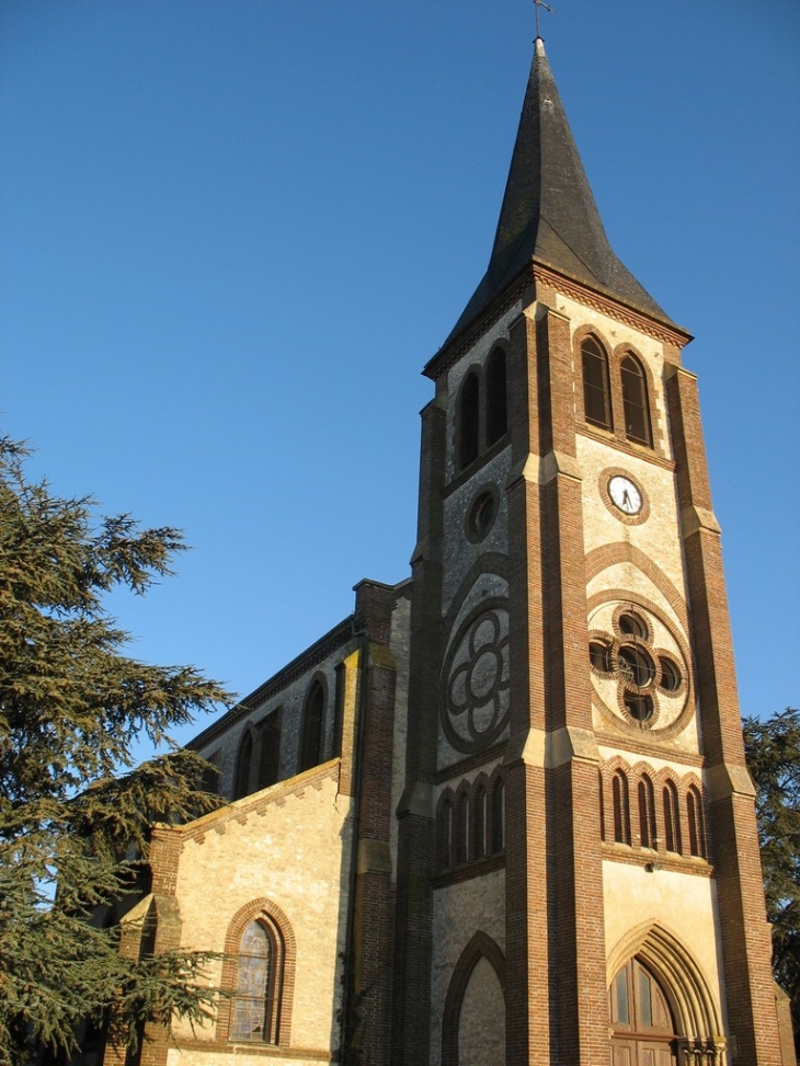 Façade et clocher - La Couture-Boussey