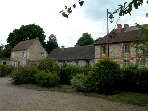 Place de l'Eglise sans fils 2 - La Croix-Saint-Leufroy