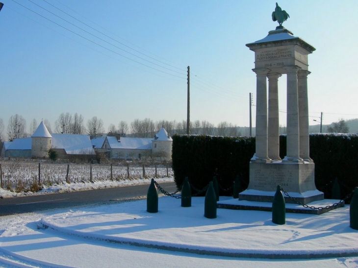 La Croix-Saint-Leufroy monument et ferme moyennageuse