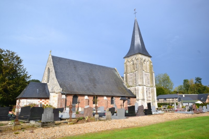 Eglise Saint Léger. Le gros oeuvre de l'église est en brique, calacaire et silex; L'église est inscrite aux monuments historiques depuis le 30/01/1962;  - La Haye-Aubrée