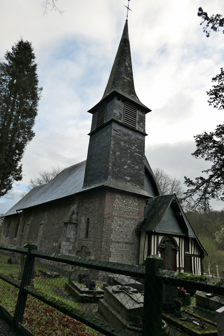 L'église au creux du vallon - La Poterie-Mathieu