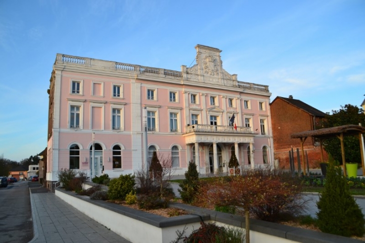 L'Hôtel de Ville. - Le Neubourg