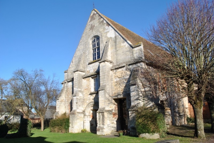 L'ancienne abbatiale Saint-Jean. Vendue à la révolution, l'abbatiale est devenue une église paroissiale, l'abbaye une habitation privée. - Le Neubourg