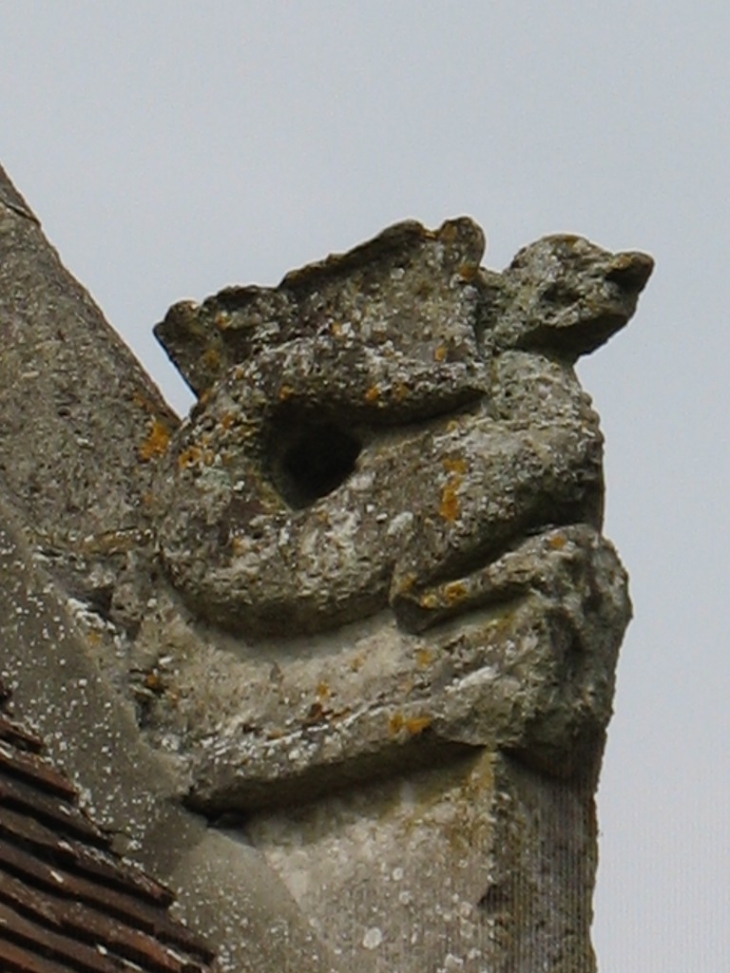 Sculpture sur le pignon du Choeur - Le Tilleul-Othon