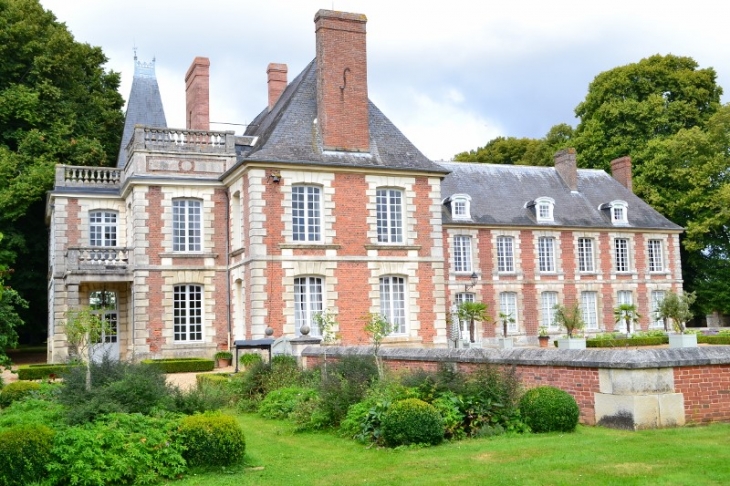 Le château. - Le Troncq