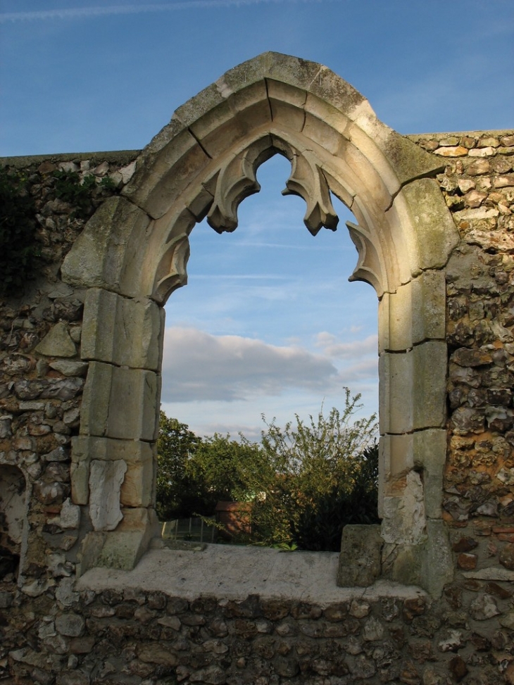 Fenêtre de l'ancienne église - Les Authieux