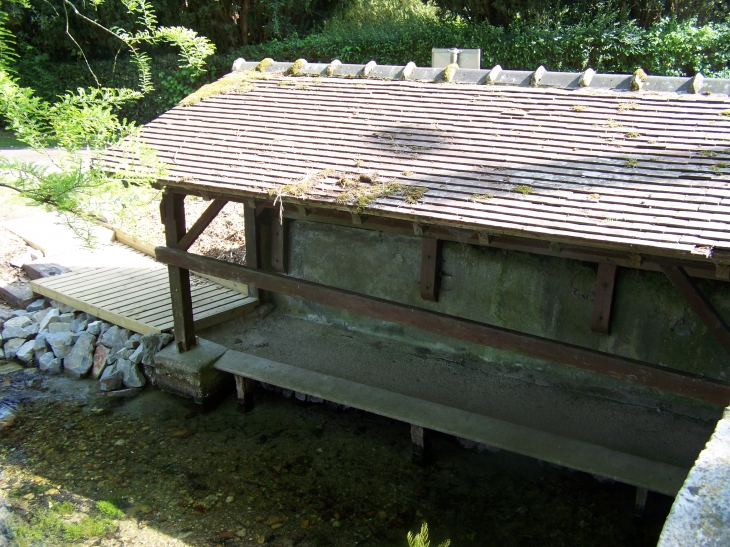 Ancien lavoir communal - Livet-sur-Authou