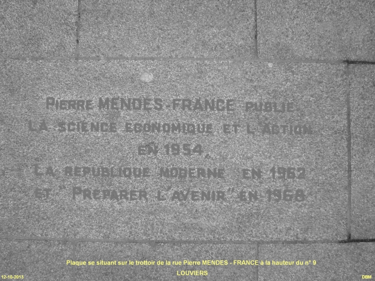 Plaque se situant sur le trottoir de la rue Pierre MENDES - FRANCE à hauteur du n°9 - Louviers