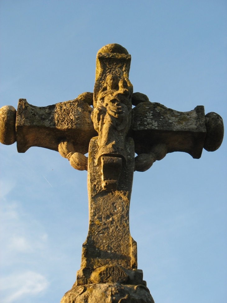 Envers de la Croix, Vierge à l'Enfant - Muids