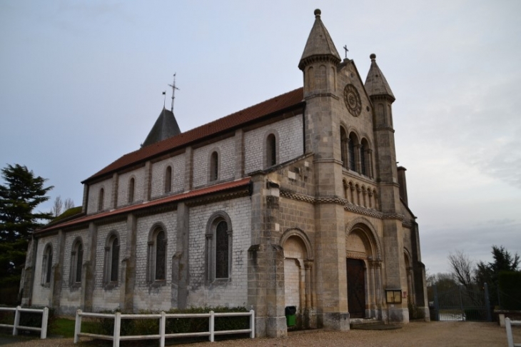 L'église Saint-Hilaire de Confession Catholique inscrite au titre des monuments historiques le 2 février 2009 pour sa totalité. - Muids