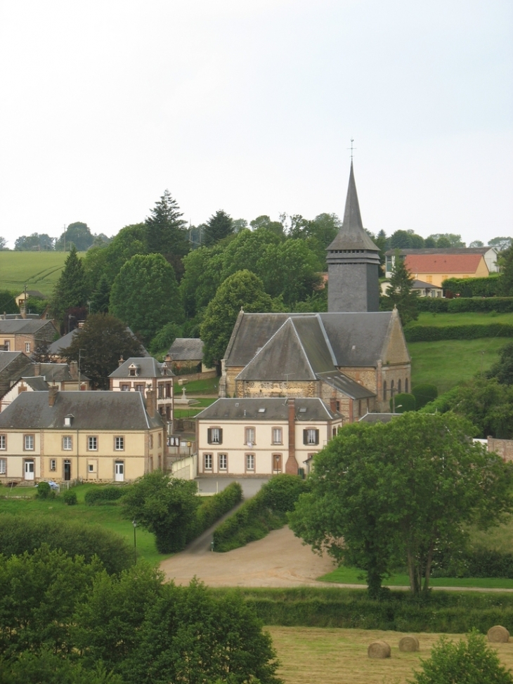 Vue de l'église - Notre-Dame-du-Hamel