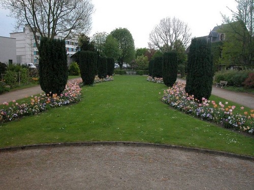 L'entrée du jardin public - Pont-Audemer