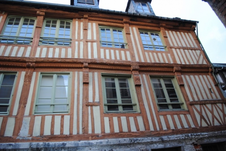 Maison à pans de bois. - Quillebeuf-sur-Seine