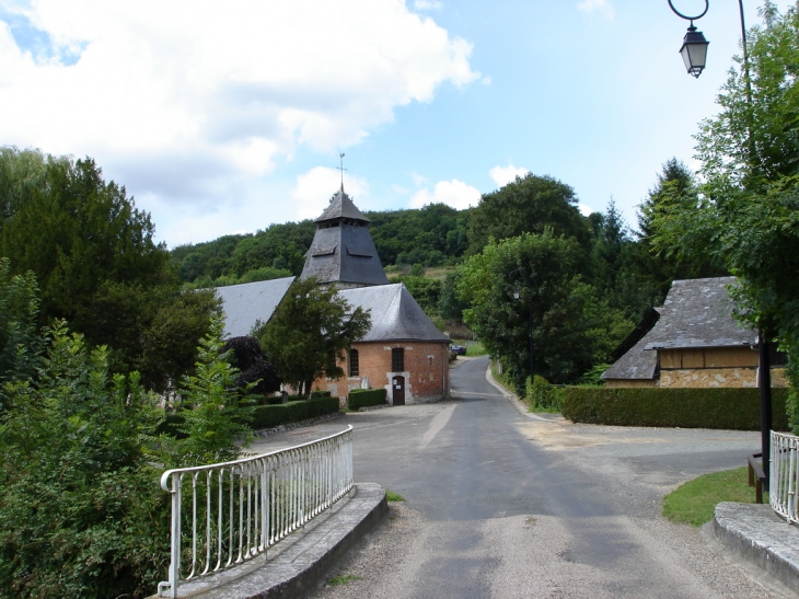 L'église et la Lieure - Rosay-sur-Lieure