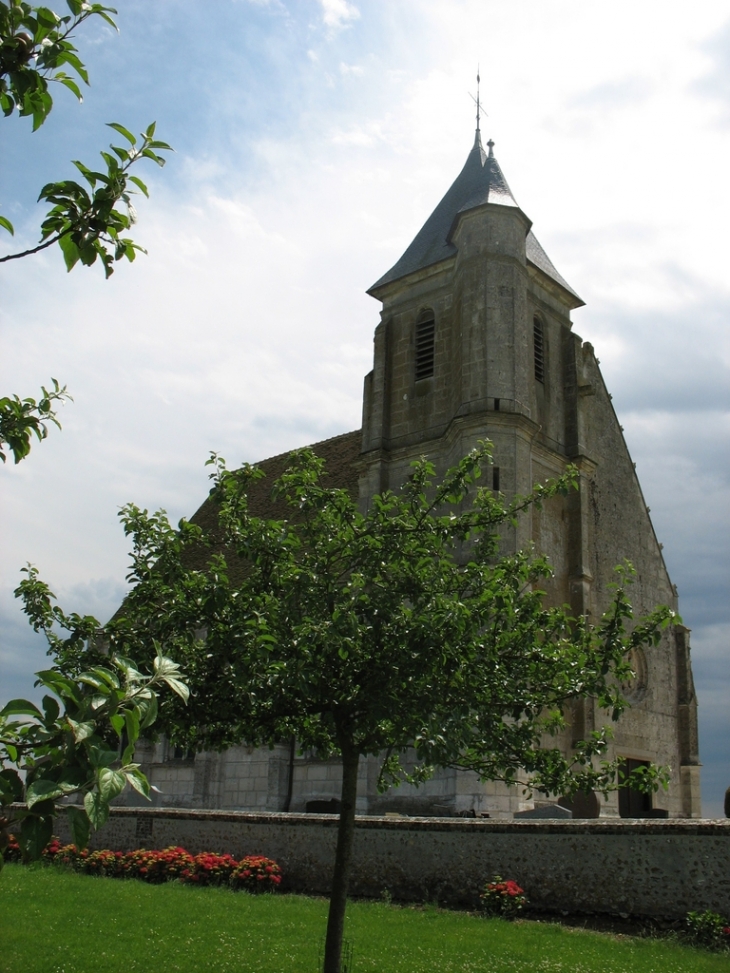 église Notre-Dame dans son écrin de verdure - Sacquenville