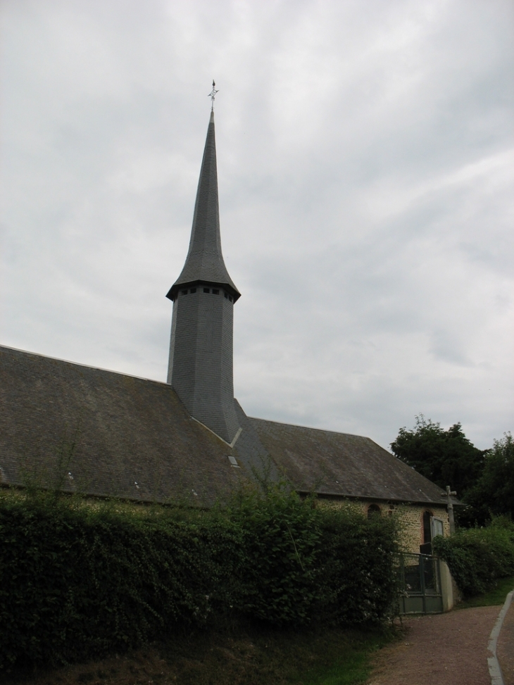 L'église vue du bourg - Saint-Agnan-de-Cernières