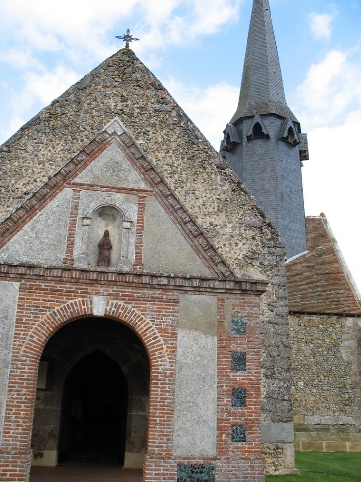 Façade et clocher posé sur le transept - Saint-Christophe-sur-Avre