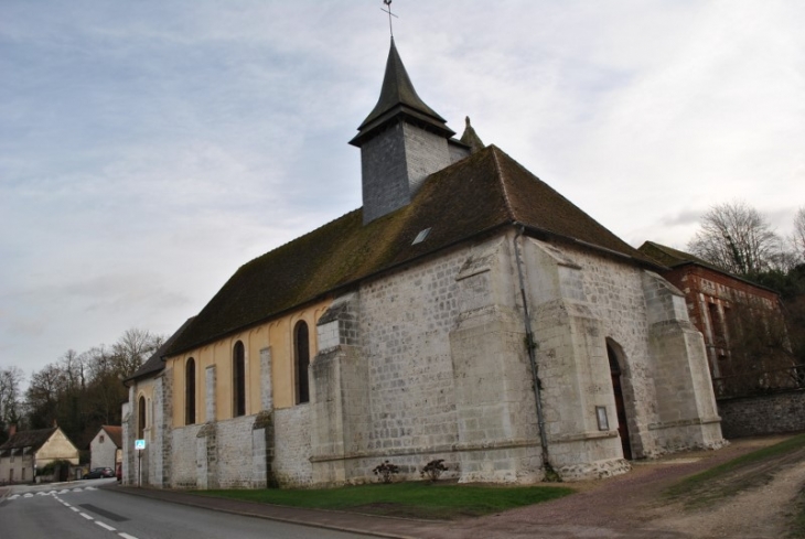 L'église paroissiale Saint Etienne. Son existence est attestée au Xè siècle. La partie la plus ancienne assez largement restaurée au XIXè siècle est le choeur. - Saint-Étienne-du-Vauvray