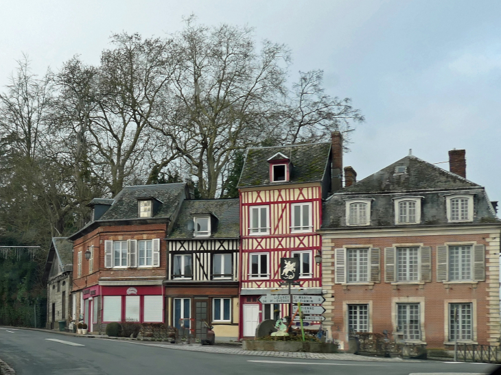 Maisons du village - Saint-Georges-du-Vièvre
