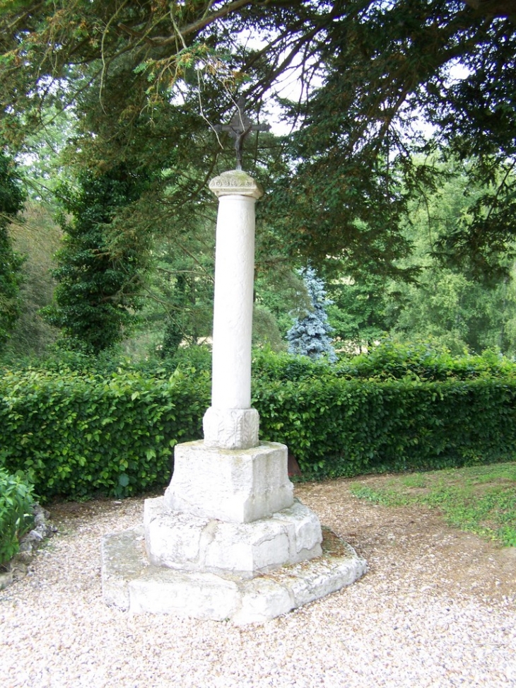 Croix de cimetière - Saint-Germain-de-Pasquier