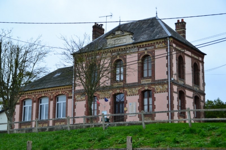 La mairie et l'école. - Saint-Pierre-du-Val