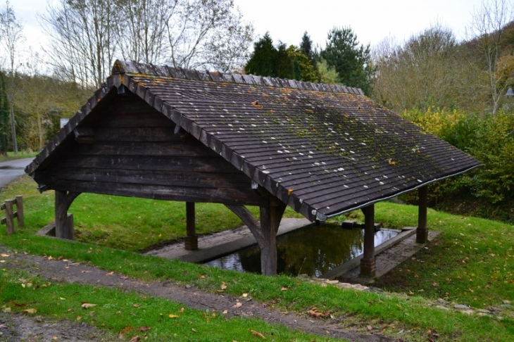 Le lavoir. - Saint-Pierre-du-Val