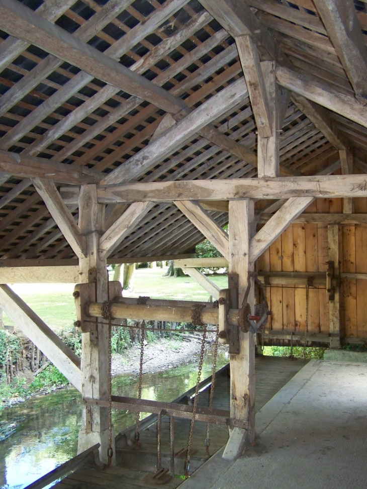 Le lavoir communal - Vaux-sur-Eure