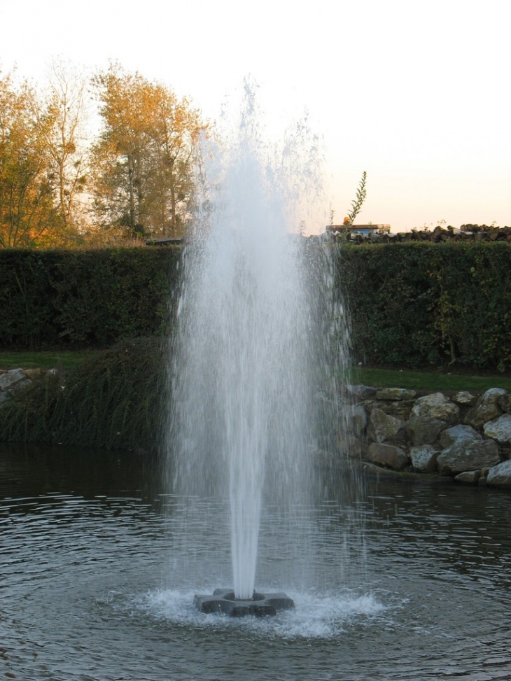 Jet d'eau devant la Mairie - Vironvay