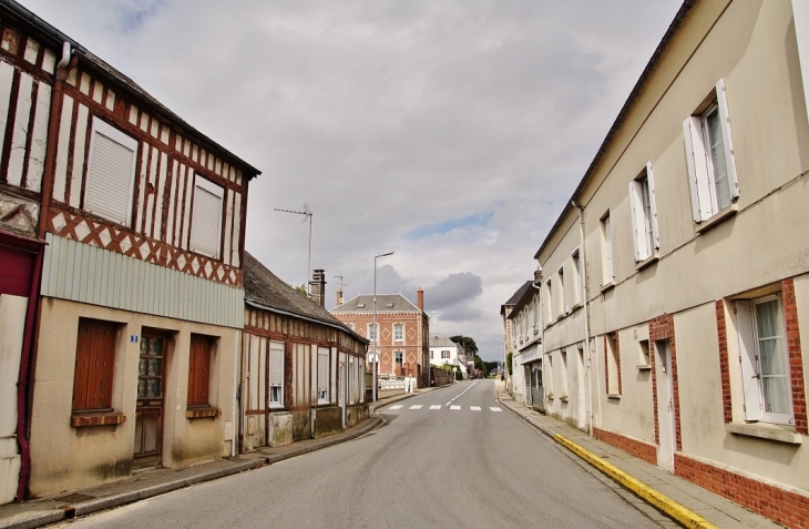 Le Village - Angerville-l'Orcher