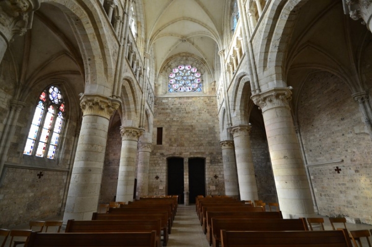 La collégiale Notre Dame. - Auffay